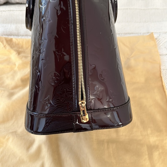 Louis Vuitton Alma Vernis Amarante GM handbag - Picture 15 of 17